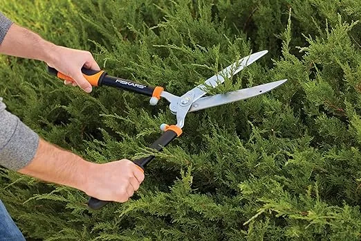 Fiskars Power-Lever 23” Hedge Shears – Self-Sharpening Precision-Ground Steel Blades – For Trimming/Shaping Hedges and Shrubs in Your Garden – Lawn and Yard Tools – Black/Orange