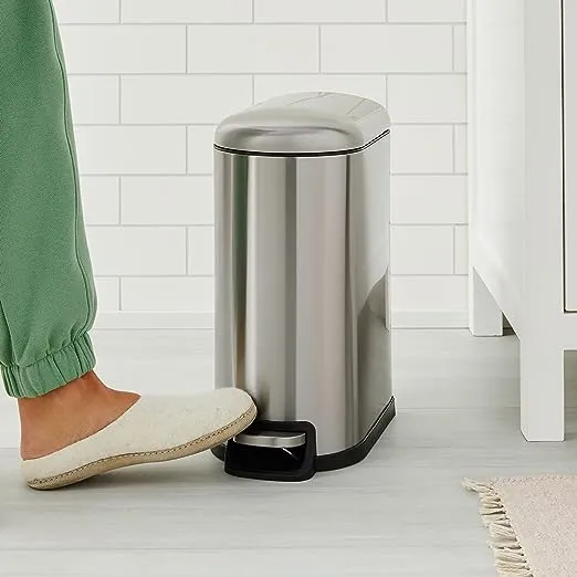 Amazon Basics Small Trash Can with Lid and Soft-Close Foot Pedal for Bathroom, Bedroom, Living Room, Office, Smudge Resistant, 10L / 2.6 Gallon, Brushed Stainless Steel