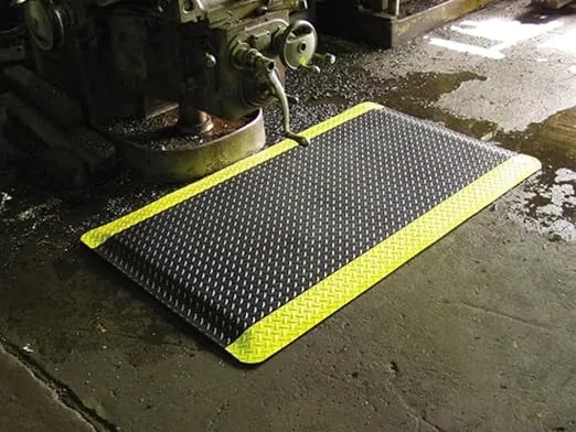 Rhino Mats DTT24DSBYX8 Diamond Plate Anti-Fatigue Mat, 2' x 8' x 1", Black/Yellow, Vinyl