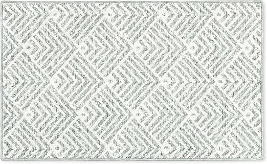 TOWN & COUNTRY EVERYDAY Walker Modern Stripe Everwash™ Washable Multi-Use Decorative Rug, Tufted Kitchen Rug, Low-Profile Door Mat, Bedroom Rug and Bath Rug with Non-Slip Backing, Sage Green, 24"x40"