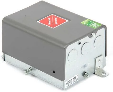 Honeywell L7224U-1002 Universal Electronic Oil Aquastat with EnviraCOM Communication