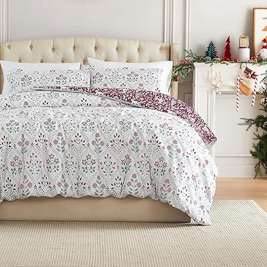 Southshore Fine Living, Inc. Christmas Bedding Queen/Full Duvet Cover Set w/2 Pillow Shams, Reversible Red & White Holiday Bedding Set, Duvet Cover Queen Size/Full Size - Holly & Snowflakes