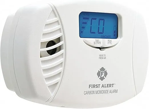 First Alert FAT1039746 Dual-Power Carbon Monoxide Plug-in Alarm with Digital Display