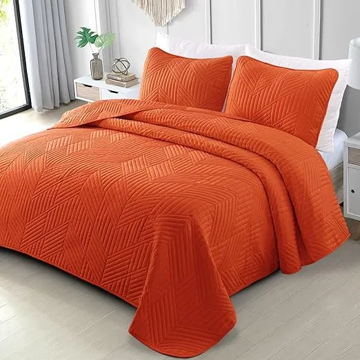 Exclusivo Mezcla California King Quilt Bedding Set, Lightweight Burnt Orange Oversized King Bedspreads Soft Modern Geometric Coverlet Set for All Seasons (1 Quilt and 2 Pillow Shams)