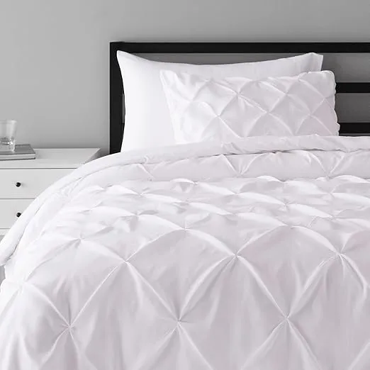 Amazon Basics Twin Size Comforter Sets, All-Season Down-Alternative 3-Piece Bedding Set, Pinch Pleat Design, Twin/TwinXL Size, Bright White