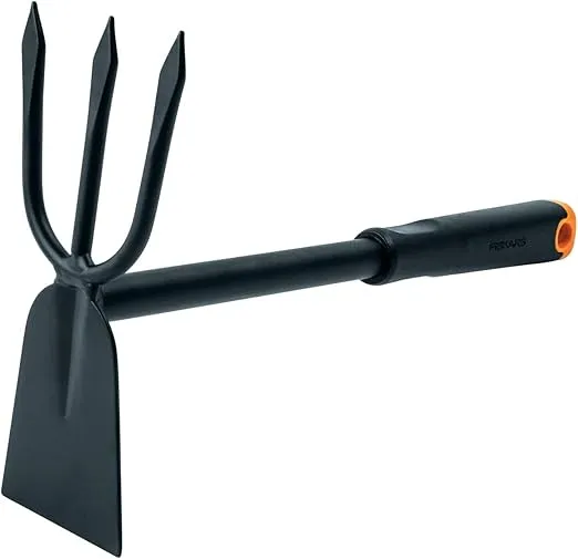 Fiskars Ergo Cultivator Hoe, Sharpened Hoe Blade, Length 30.5cm, Rust-Resistant Steel Blade, Plastic Handle, Black/Orange, 1027030